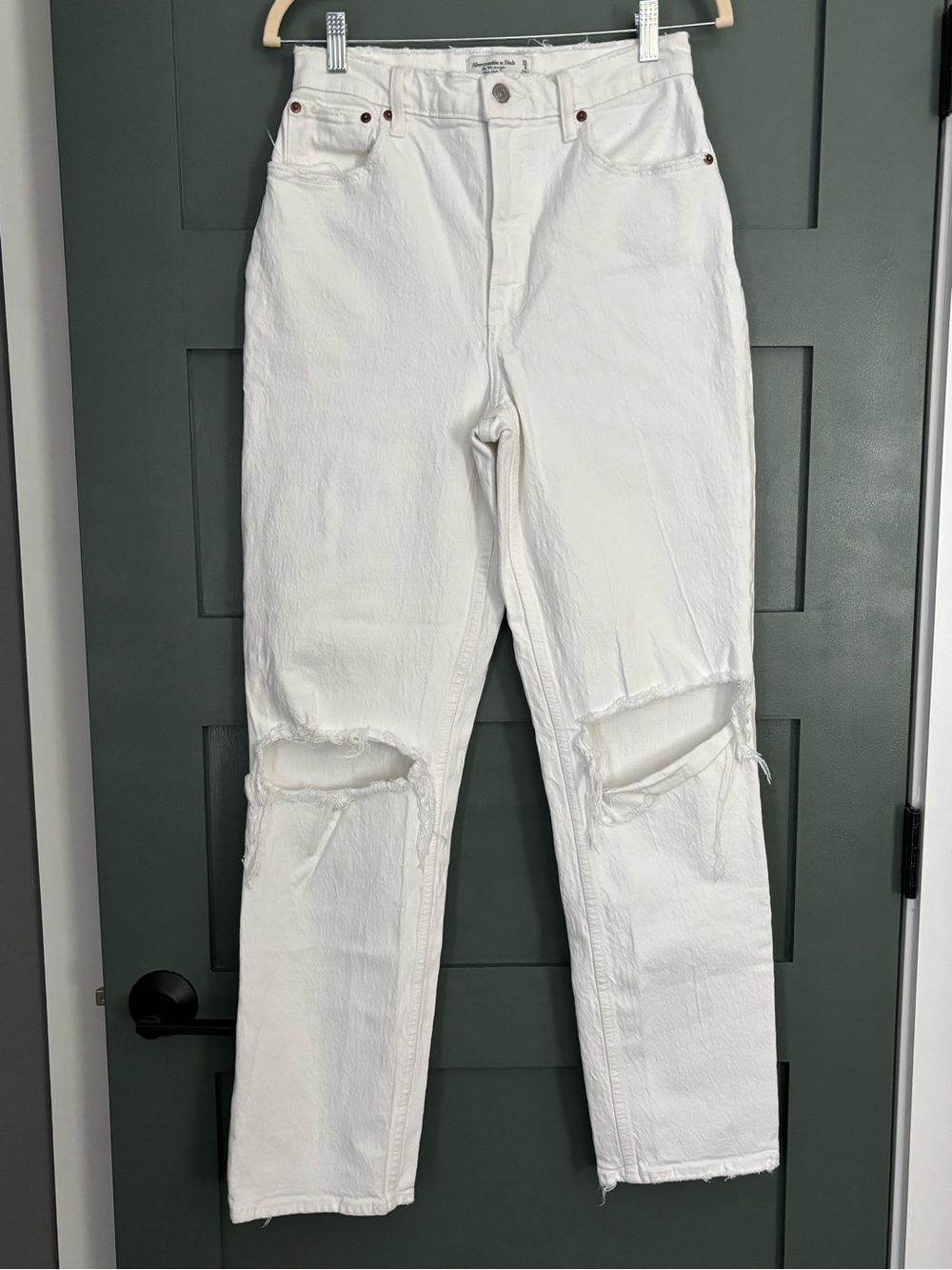Abercrombie & Fitch 29 / 8L White ‘90’s Straight Ultra High Rise Distressed Jean